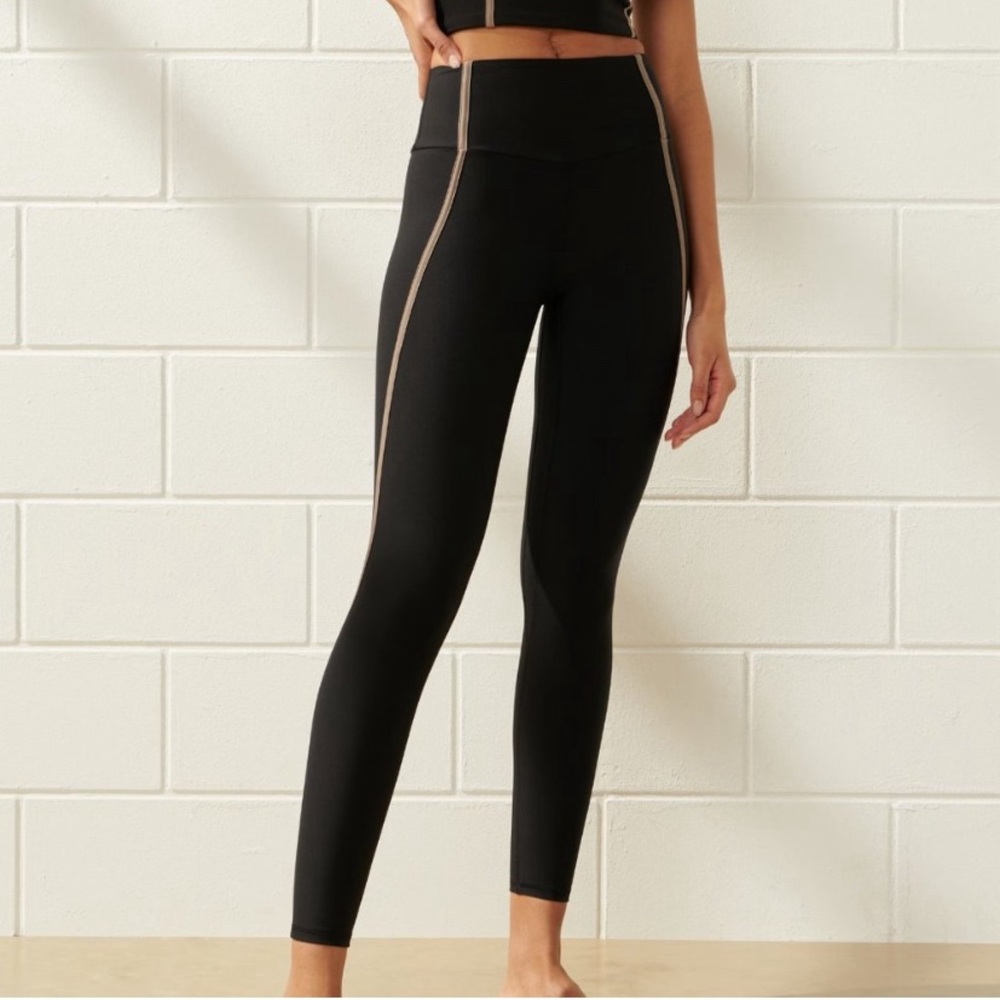 Abercrombie YPB sculptLUX 7/8 legging Black Onyx Pinstripe